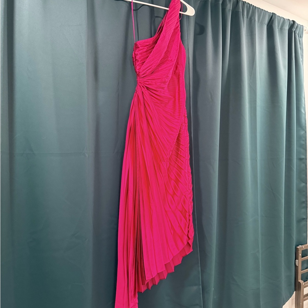Fuchsia Vici xsm one-Shoulder Pleated Evening Dress